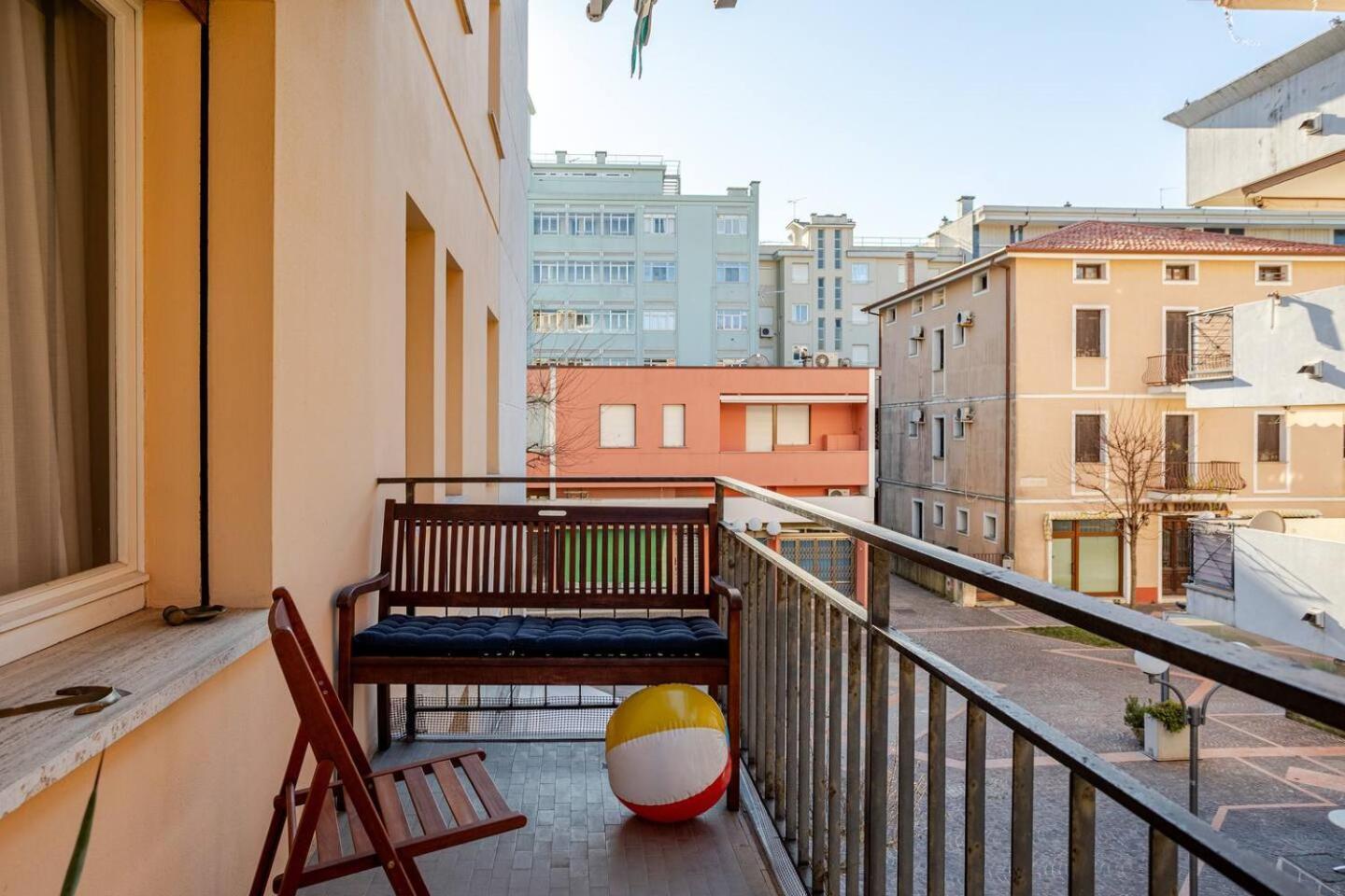 Sunny Home, Appartamento In Centro E Vicino Alla Spiaggia Градо Екстериор снимка