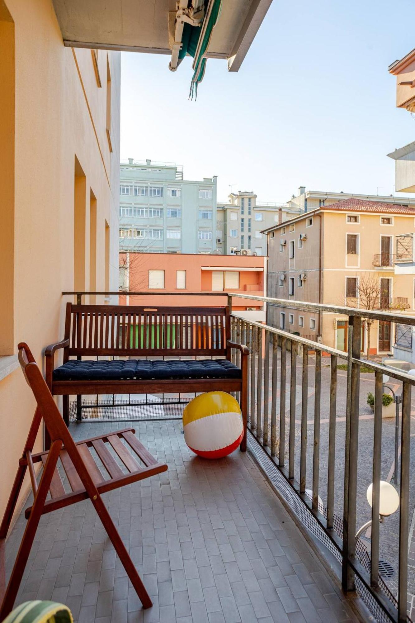 Sunny Home, Appartamento In Centro E Vicino Alla Spiaggia Градо Екстериор снимка