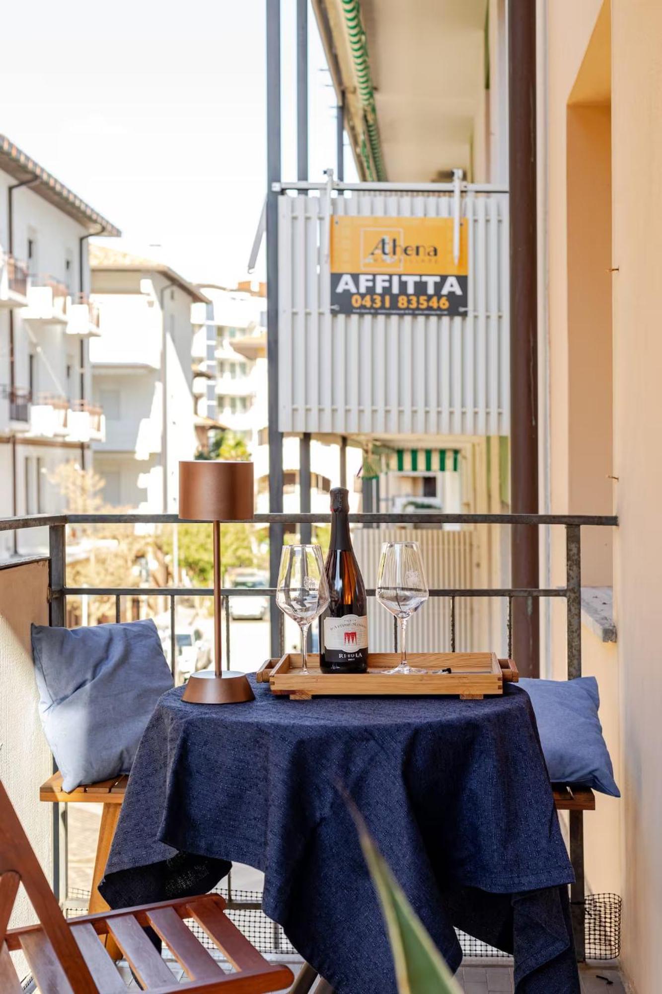 Sunny Home, Appartamento In Centro E Vicino Alla Spiaggia Градо Екстериор снимка