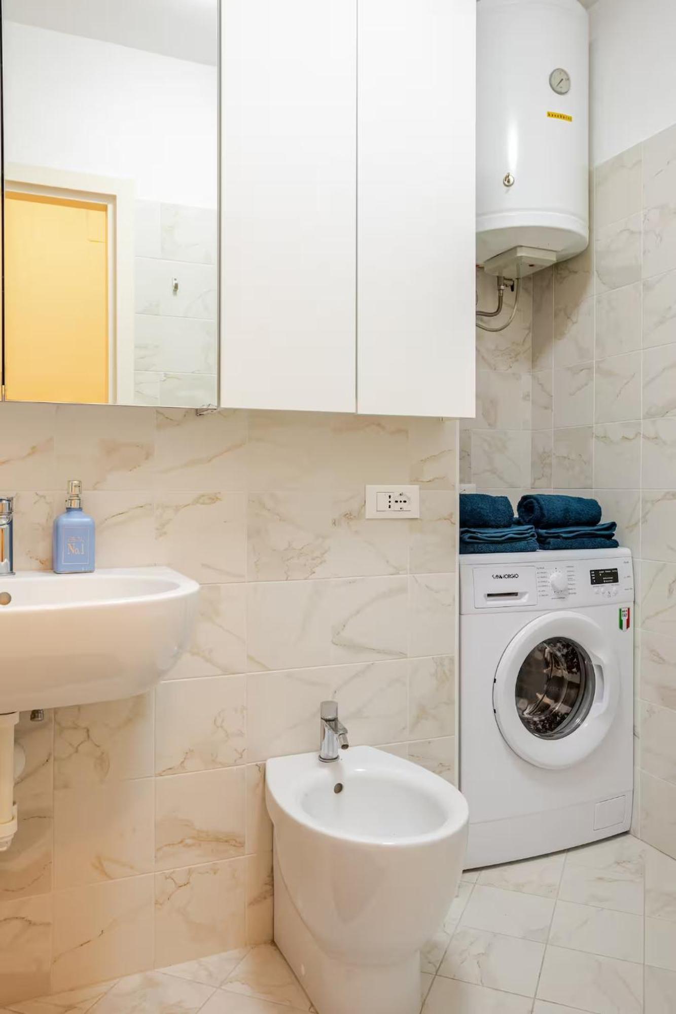 Sunny Home, Appartamento In Centro E Vicino Alla Spiaggia Градо Екстериор снимка